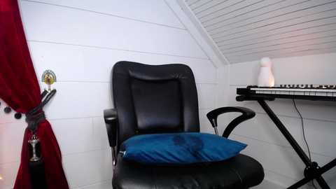 Media: holenextdoor Chaturbate 2023-09-01 08:21:00