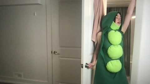 Media: littlesugarpea Chaturbate 2023-09-04 00:32:00