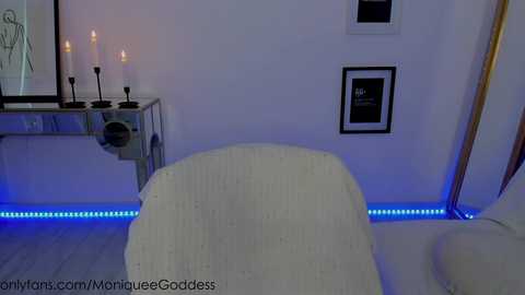 Media: moniqueeass Chaturbate 2023-09-04 10:46:00