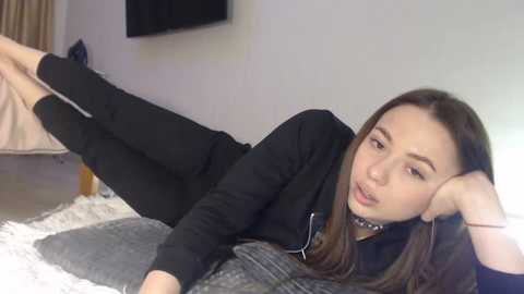 Media: meryfoxxx Chaturbate 2023-09-05 20:23:00