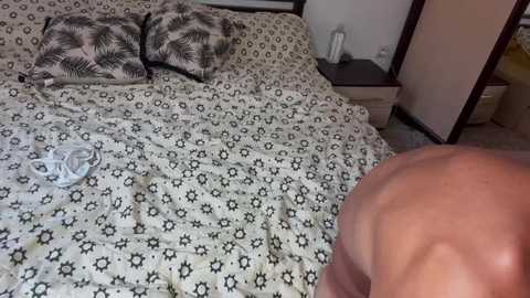 Media: tooclose_toofar Chaturbate 2023-09-06 12:33:00