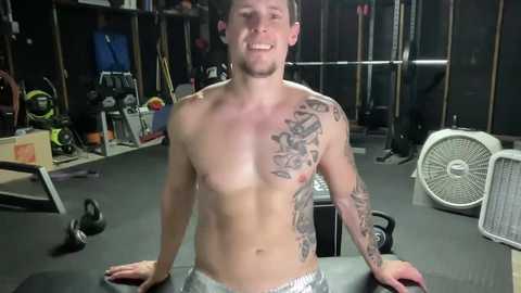 Media: browneyedmuscleboy32 Chaturbate 2023-09-07 00:46:00