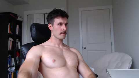 lancellot99 @ chaturbate on 20230911