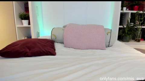 Media: mis_eva Chaturbate 2023-09-11 18:26:00