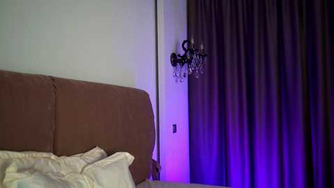 Media: gold_blond Chaturbate 2023-09-12 08:29:00