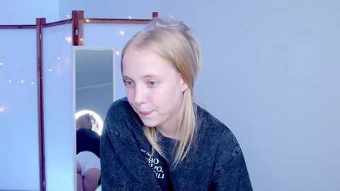 Media: appr0ved Chaturbate 2023-09-13 17:34:00