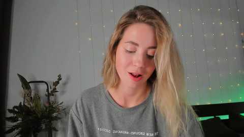 Media: emmi_rosee Chaturbate 2023-09-15 18:35:00