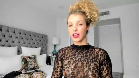 Media: theislandgirl Chaturbate 2023-09-15 18:46:00