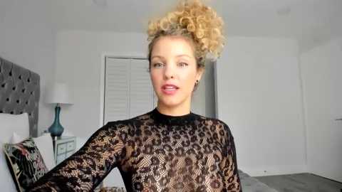 Media: theislandgirl Chaturbate 2023-09-15 20:13:00