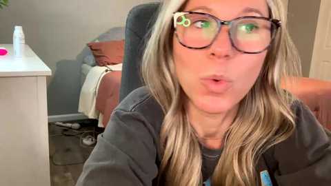 Media: texas_blonde Chaturbate 2023-09-17 03:04:00