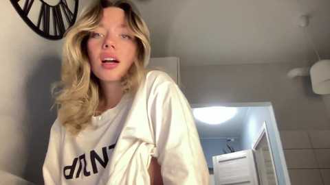 Media: angel_from_sky Chaturbate 2023-09-18 11:38:00
