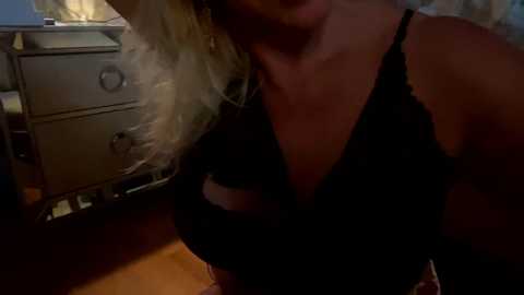 hotmom2222 @ chaturbate on 20230920