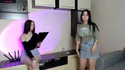 Media: renae_tom Chaturbate 2023-09-20 18:53:00