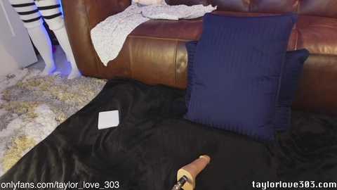 Media: taylor_love_303 Chaturbate 2023-09-22 10:41:00