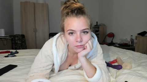 inocent_hot_student @ chaturbate on 20230923