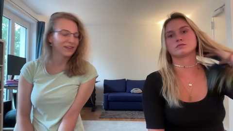 Media: sarahsapling Chaturbate 2023-09-23 15:35:00