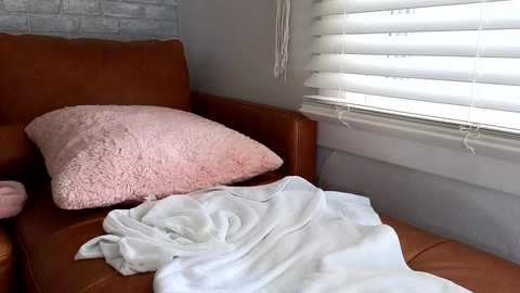 Media: littlegreekflower Chaturbate 2023-09-24 18:58:00