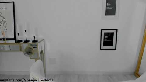 Media: moniqueeass Chaturbate 2023-09-24 07:53:00