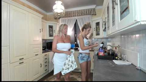 Media: tunderose Chaturbate 2023-09-24 08:29:00