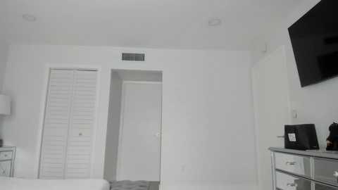 Media: theislandgirl Chaturbate 2023-09-27 18:39:00