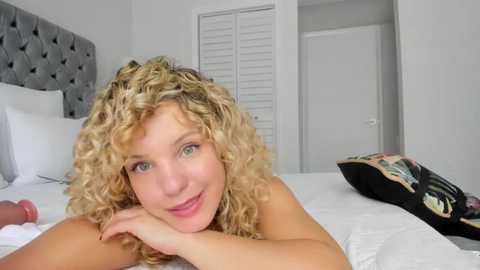 Media: theislandgirl Chaturbate 2023-09-27 20:29:00