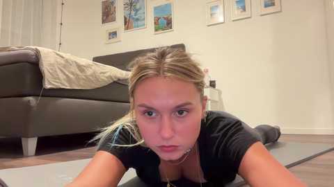 Media: sarahsapling Chaturbate 2023-09-28 19:39:00