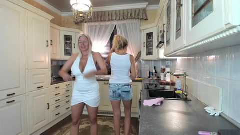 Media: tunderose Chaturbate 2023-09-28 04:34:00