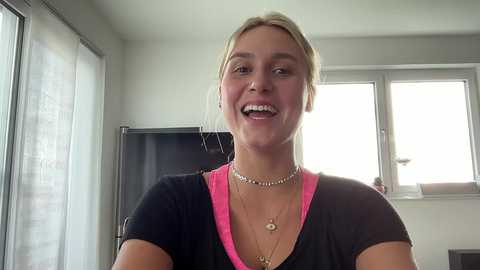 Media: sarahsapling Chaturbate 2023-09-30 11:22:00
