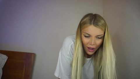 Media: touch_me_if_you_can Chaturbate 2023-09-30 12:31:00