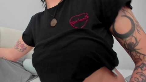Media: yamaguchi_ Chaturbate 2023-10-01 08:12:00