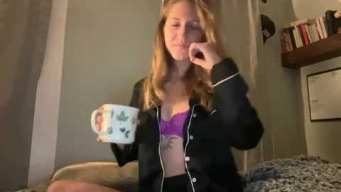Media: babyvanessaeve Chaturbate 2023-10-02 08:51:00