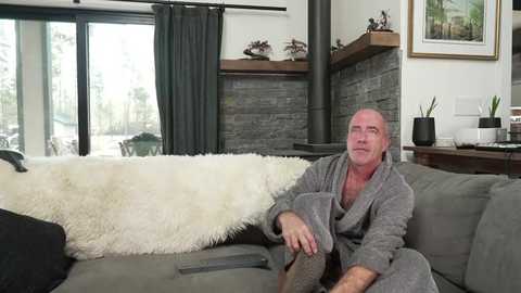 Media: blondefoxsilverfox Chaturbate 2023-10-02 16:58:00