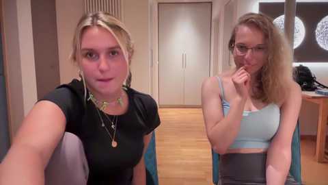 Media: sarahsapling Chaturbate 2023-10-03 17:43:00