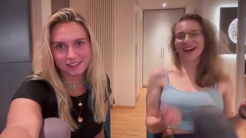 Media: sarahsapling Chaturbate 2023-10-03 19:41:00