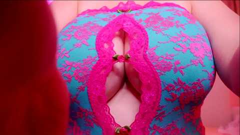 Media: aveksmr Chaturbate 2023-10-04 11:42:00