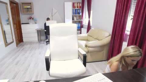 Media: cute00kiara Chaturbate 2023-10-04 09:41:00