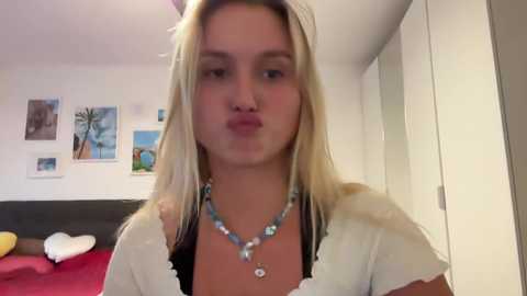 Media: sarahsapling Chaturbate 2023-10-05 16:15:00