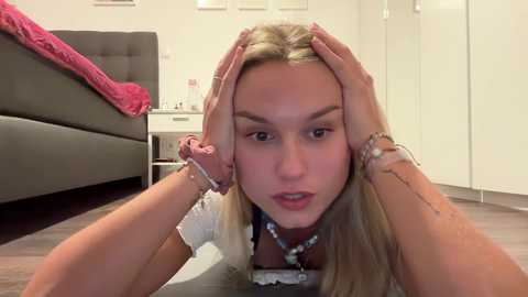 Media: sarahsapling Chaturbate 2023-10-05 18:38:00