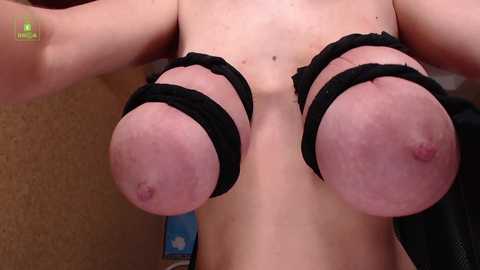 Media: incrediblyomelia Chaturbate 2023-10-06 10:32:00