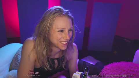 Media: realjuliajane Chaturbate 2023-10-06 08:36:00