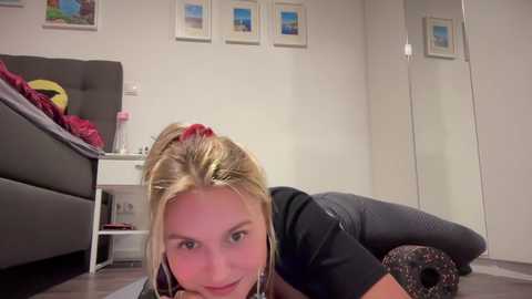 Media: sarahsapling Chaturbate 2023-10-06 19:52:00
