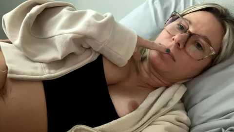 Media: texas_blonde Chaturbate 2023-10-06 02:42:00