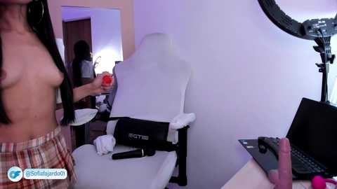 Media: sweet_littleee Chaturbate 2023-10-07 07:29:00
