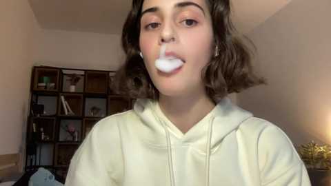 Media: wonderland_stia Chaturbate 2023-10-07 15:59:00