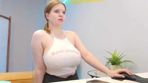 Media: lovlybambi Chaturbate 2023-10-08 10:35:00