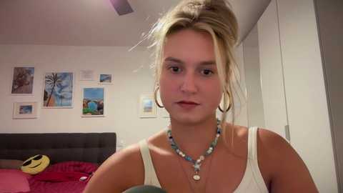Media: sarahsapling Chaturbate 2023-10-08 18:32:00