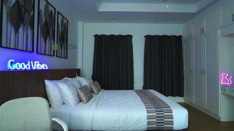 Media: anna_shine_ Chaturbate 2023-10-09 10:27:00