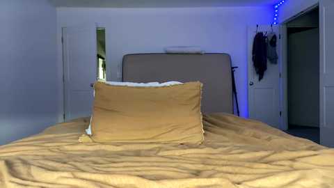 blueyedblonde94 @ chaturbate on 20231009