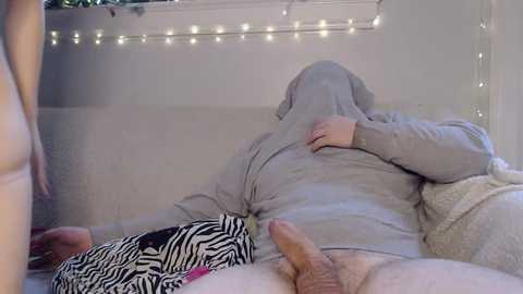 Media: petitegirluvsdick Chaturbate 2023-10-10 16:26:00