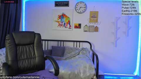 Media: petitegonwild Chaturbate 2023-10-10 21:58:00